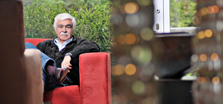 Germán Castro Caycedo, «el cronista que sacó las cámaras de los estudios»: El País (España)
